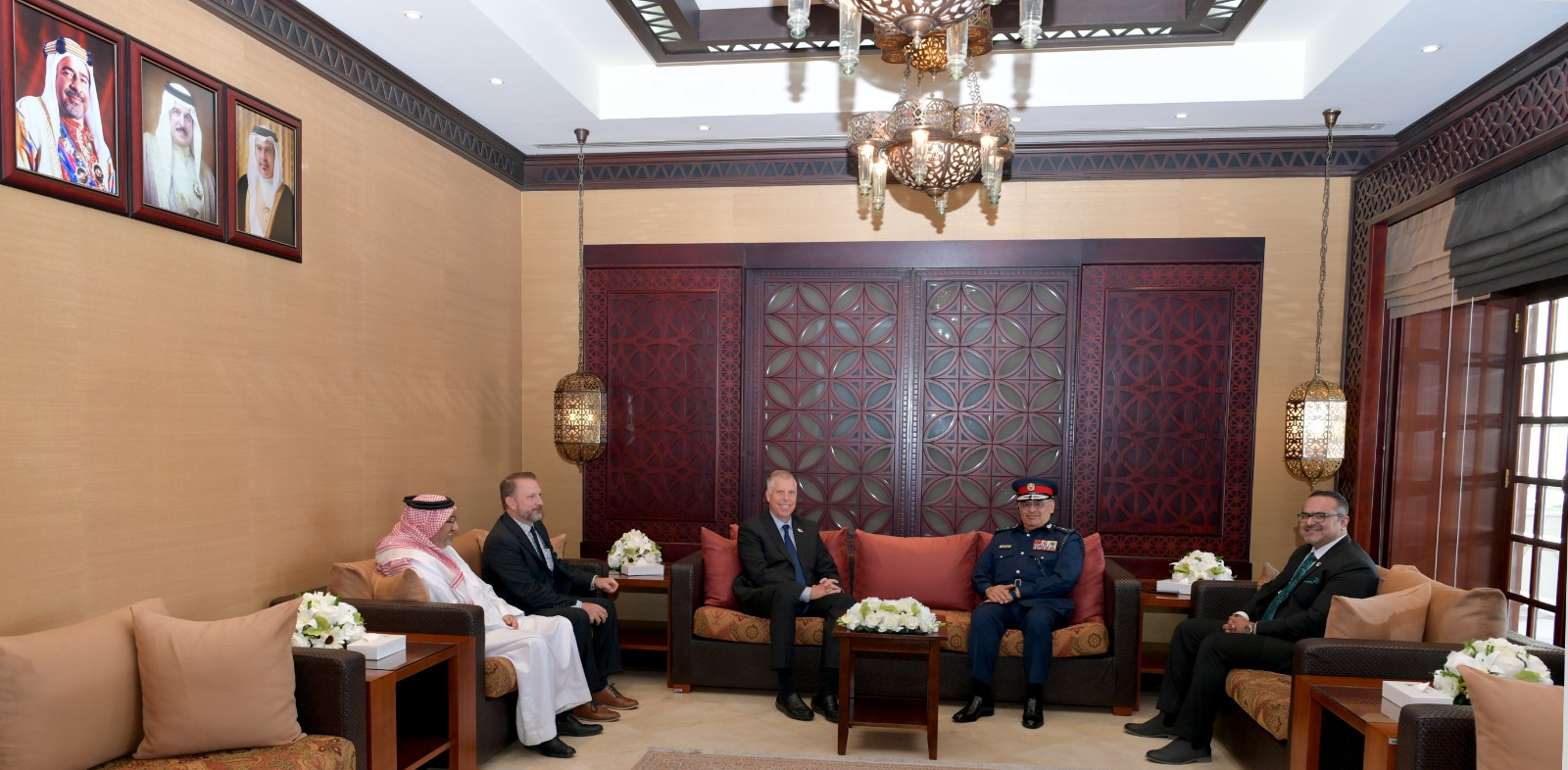 رئيس الأمن العام يبحث مجالات التعاون مع وفد جامعة شمال كارولينا الأمريكية<